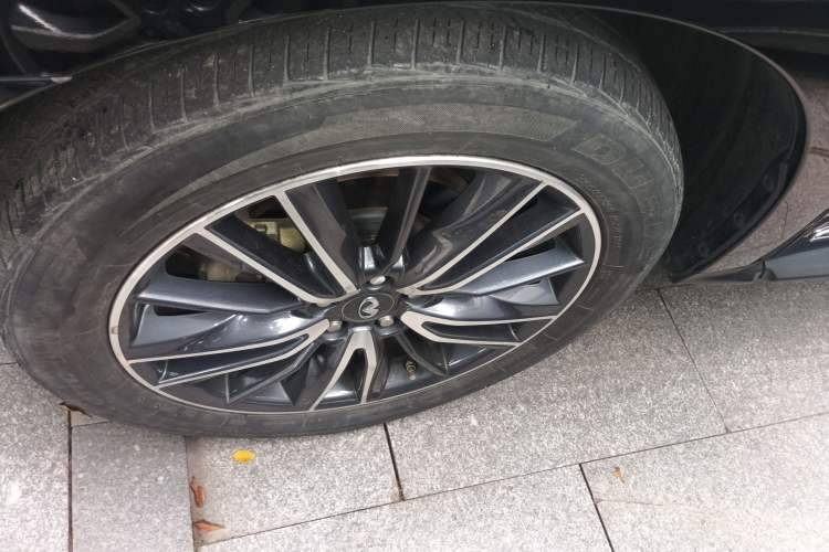 Used Infiniti QX60 2016 2.5 S/C Hybrid Two-Wheel-Drive Excellence Edition China V Standard Left Front Wheel Hub