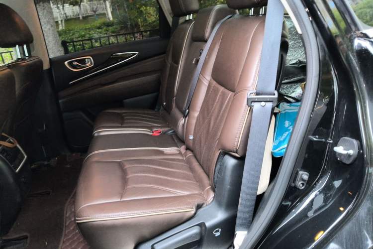 Used Infiniti QX60 2016 2.5 S/C Hybrid Two-Wheel-Drive Excellence Edition China V Standard Left Rear Seat