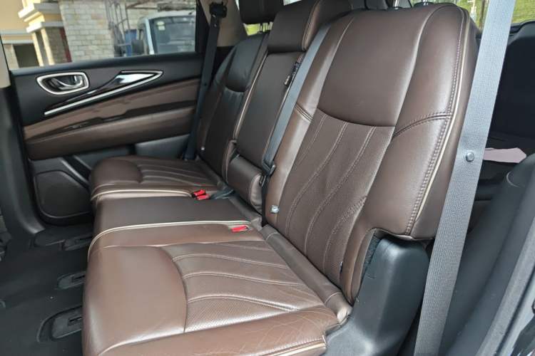 Used Infiniti QX60 2016 2.5 S/C Hybrid Two-Wheel-Drive Excellence Edition China V Standard Left Rear Seat
