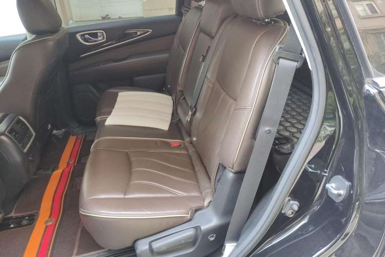 Used Infiniti QX60 2016 2.5 S/C Hybrid Two-Wheel-Drive Excellence Edition China V Standard Left Rear Seat