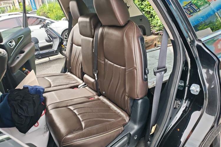 Used Infiniti QX60 2016 2.5 S/C Hybrid Two-Wheel-Drive Excellence Edition China V Standard Left Rear Seat