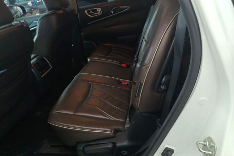 Used Infiniti QX60 2016 2.5 S/C Hybrid Two-Wheel-Drive Excellence Edition China V Standard Left Rear Seat