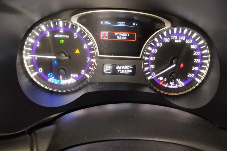 Used Infiniti QX60 2016 2.5 S/C Hybrid Two-Wheel-Drive Excellence Edition China V Standard Odometer Close Up