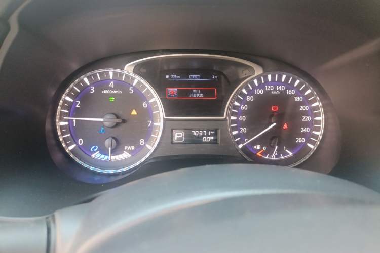 Used Infiniti QX60 2016 2.5 S/C Hybrid Two-Wheel-Drive Excellence Edition China V Standard Odometer Close Up