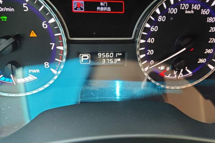 Used Infiniti QX60 2016 2.5 S/C Hybrid Two-Wheel-Drive Excellence Edition China V Standard Odometer Close Up