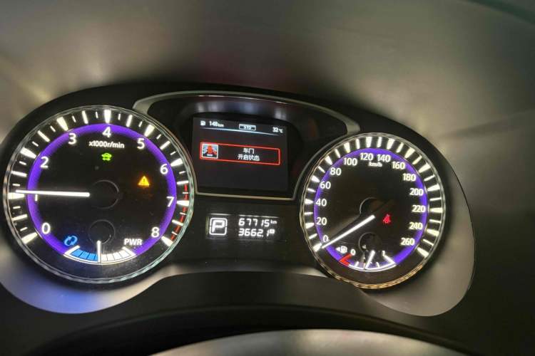 Used Infiniti QX60 2016 2.5 S/C Hybrid Two-Wheel-Drive Excellence Edition China V Standard Odometer Close Up