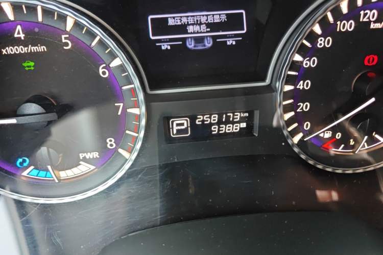 Used Infiniti QX60 2016 2.5 S/C Hybrid Two-Wheel-Drive Excellence Edition China V Standard Odometer Close Up