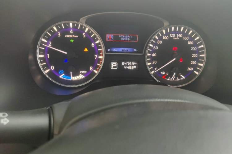 Used Infiniti QX60 2016 2.5 S/C Hybrid Four-Wheel Drive All-Terrain Version China V Emission Standard Odometer Close Up
