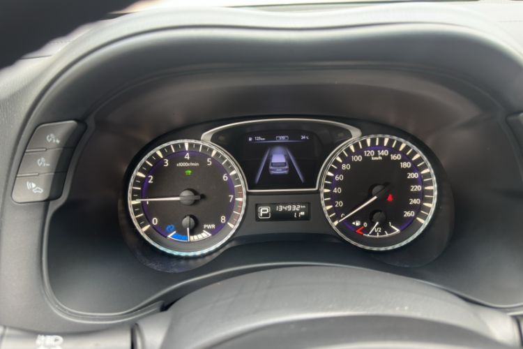 Used Infiniti QX60 2016 2.5 S/C Hybrid Two-Wheel-Drive Excellence Edition China V Standard Odometer Close Up