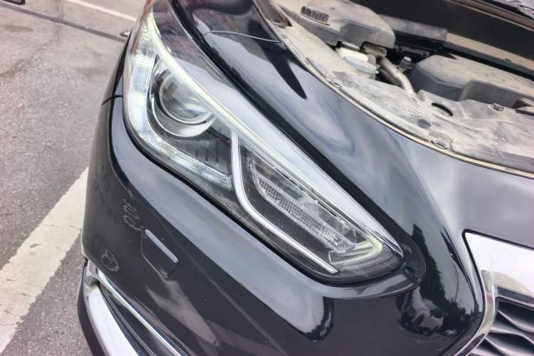 Used Infiniti QX60 2016 2.5 S/C Hybrid Four-Wheel Drive All-Terrain Version China V Emission Standard Right Front Headlight