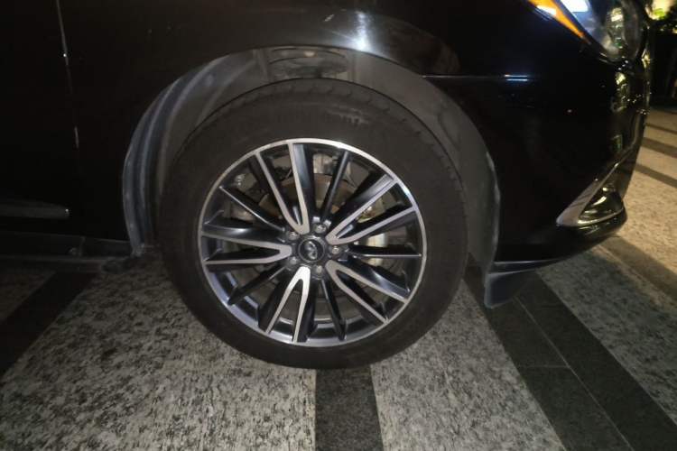 Used Infiniti QX60 2016 2.5 S/C Hybrid Two-Wheel-Drive Excellence Edition China V Standard Right Front Wheel Hub