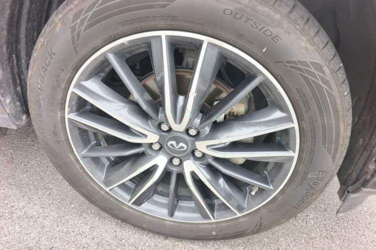 Used Infiniti QX60 2016 2.5 S/C Hybrid Four-Wheel Drive All-Terrain Version China V Emission Standard Right Front Wheel Hub