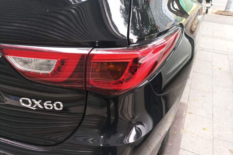 Used Infiniti QX60 2016 2.5 S/C Hybrid Two-Wheel-Drive Excellence Edition China V Standard Right Rear Taillight