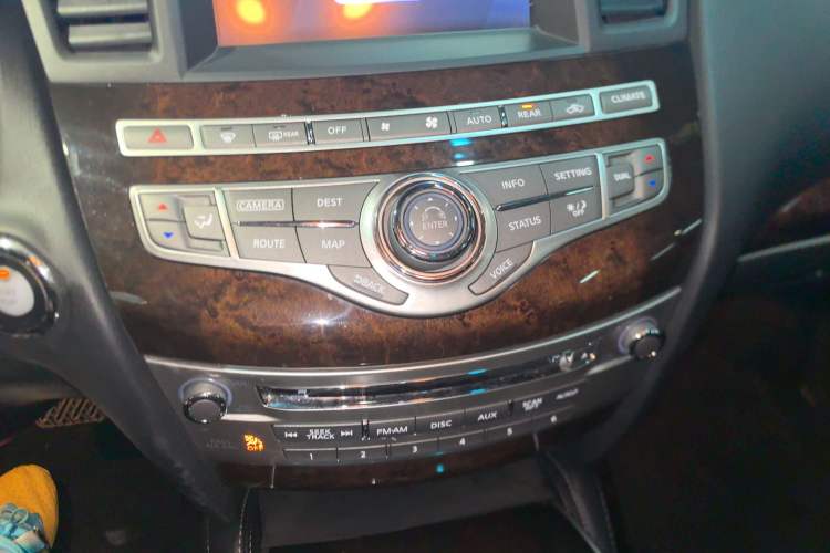 Used Infiniti QX60 2016 2.5 S/C Hybrid Two-Wheel-Drive Excellence Edition China V Standard Audio And AC Panel