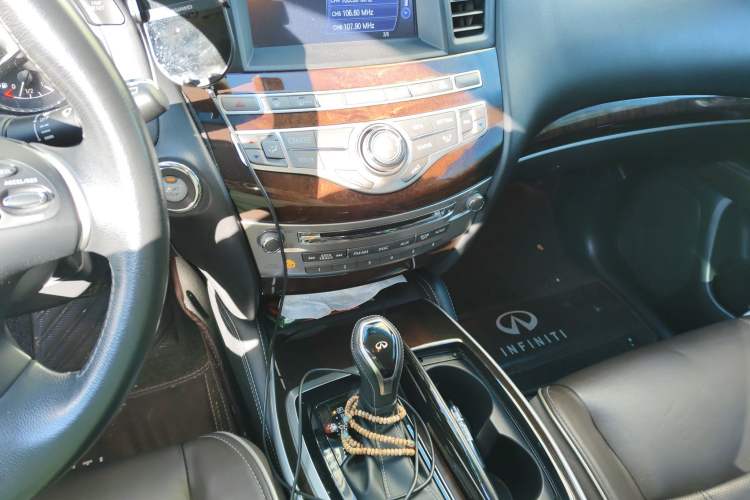 Used Infiniti QX60 2016 2.5 S/C Hybrid Two-Wheel-Drive Excellence Edition China V Standard Audio And AC Panel