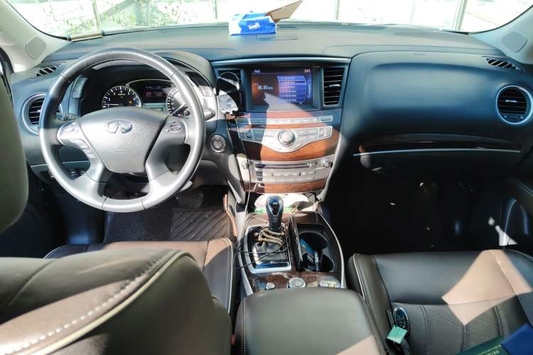 Used Infiniti QX60 2016 2.5 S/C Hybrid Two-Wheel-Drive Excellence Edition China V Standard Center Console