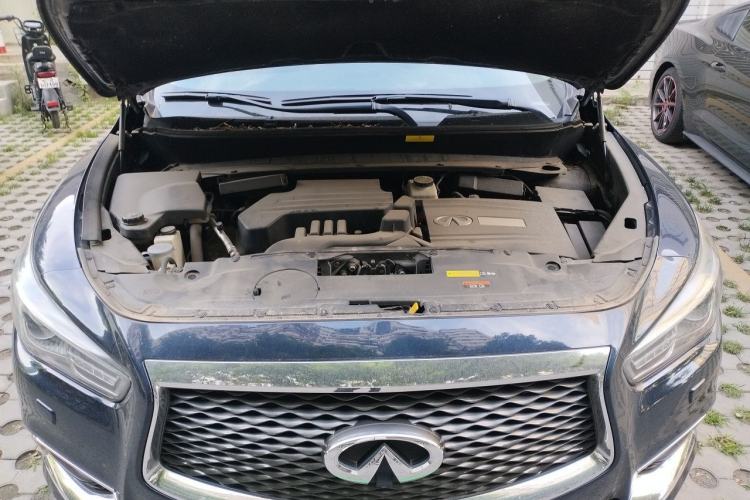 Used Infiniti QX60 2016 2.5 S/C Hybrid Four-Wheel Drive All-Terrain Version China V Emission Standard Engine Bay