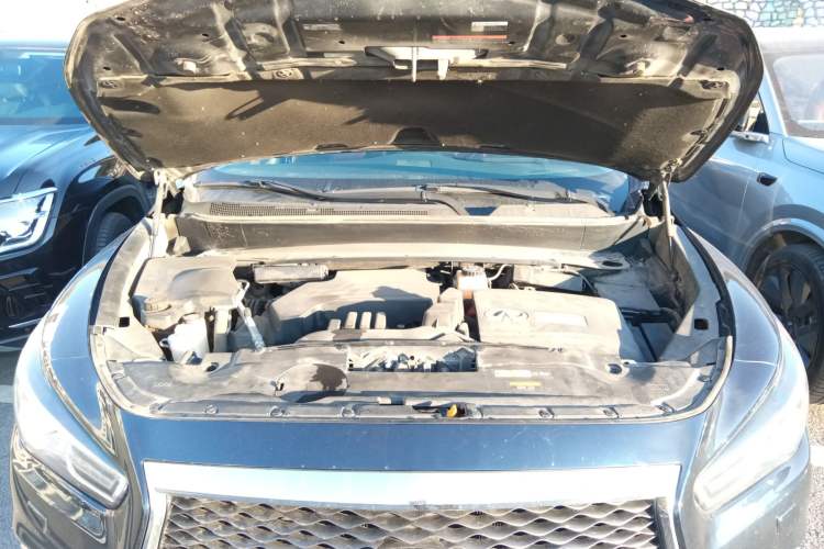 Used Infiniti QX60 2016 2.5 S/C Hybrid Four-Wheel Drive All-Terrain Version China V Emission Standard Engine Bay
