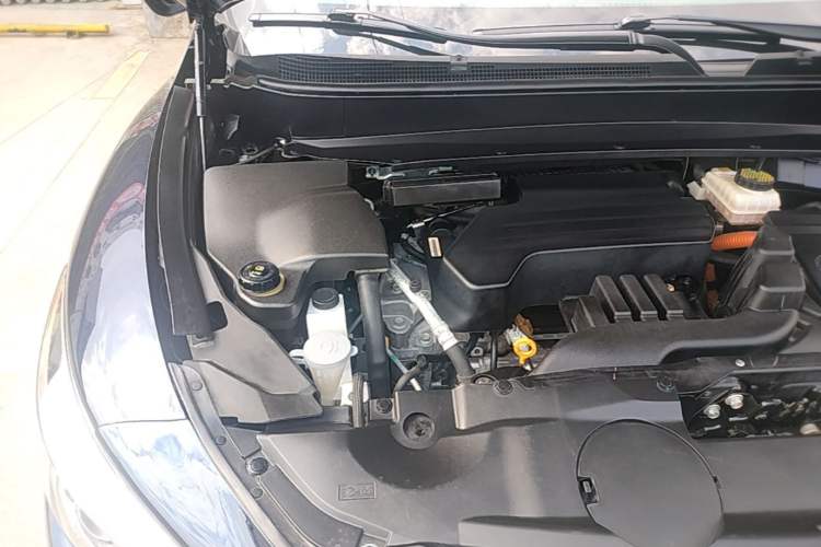 Used Infiniti QX60 2016 2.5 S/C Hybrid Two-Wheel-Drive Excellence Edition China V Standard Engine Bay Right