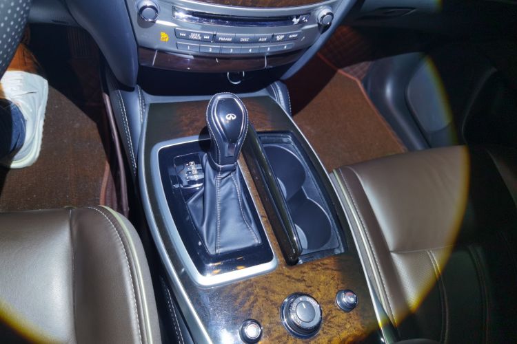 Used Infiniti QX60 2016 2.5 S/C Hybrid Two-Wheel-Drive Excellence Edition China V Standard Gear Lever