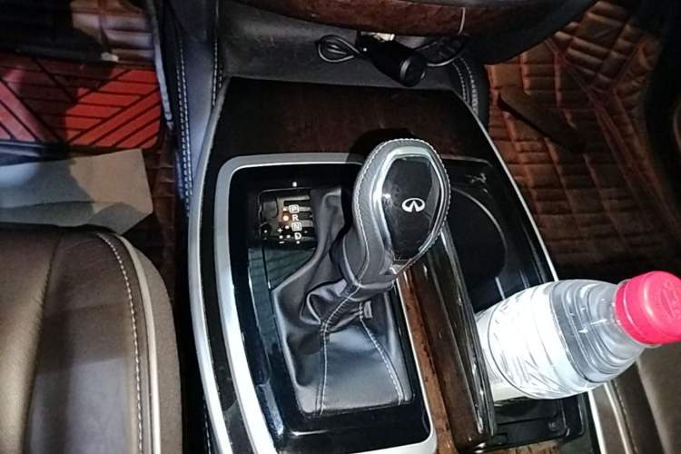 Used Infiniti QX60 2016 2.5 S/C Hybrid Two-Wheel-Drive Excellence Edition China V Standard Gear Lever