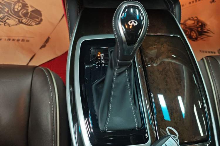 Used Infiniti QX60 2016 2.5 S/C Hybrid Two-Wheel-Drive Excellence Edition China V Standard Gear Lever