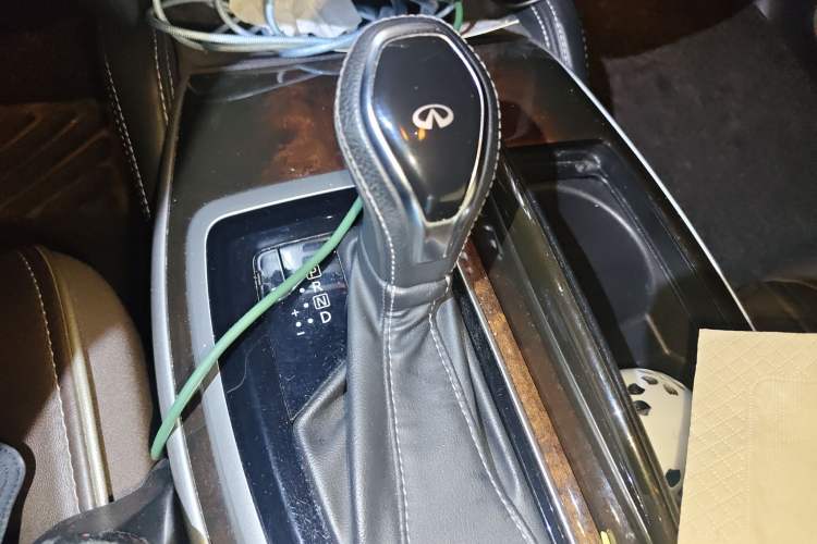 Used Infiniti QX60 2016 2.5 S/C Hybrid Two-Wheel-Drive Excellence Edition China V Standard Gear Lever