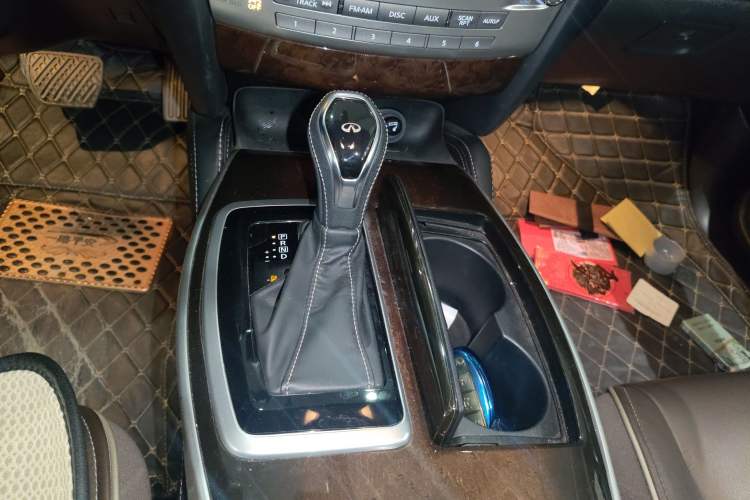 Used Infiniti QX60 2016 2.5 S/C Hybrid Two-Wheel-Drive Excellence Edition China V Standard Gear Lever