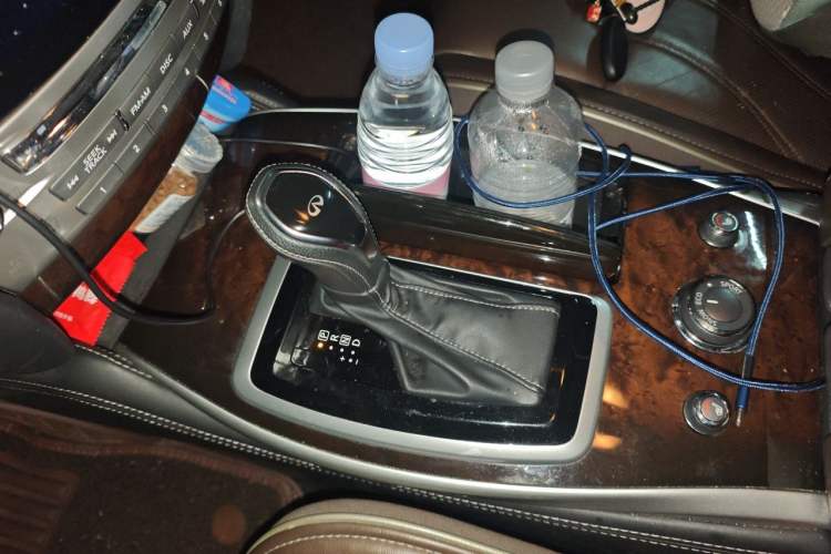 Used Infiniti QX60 2016 2.5 S/C Hybrid Two-Wheel-Drive Excellence Edition China V Standard Gear Lever