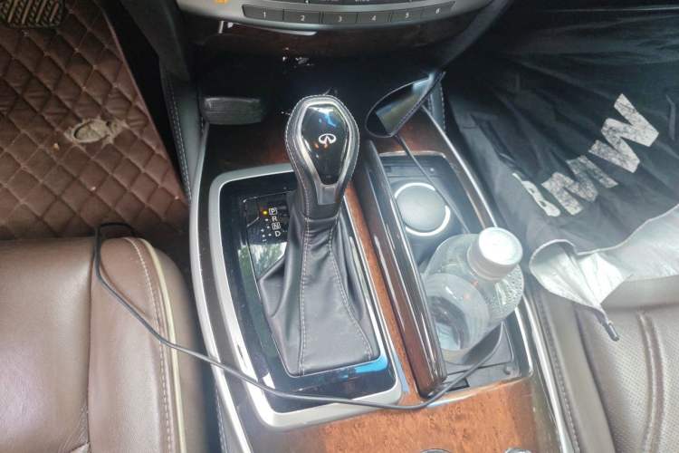 Used Infiniti QX60 2016 2.5 S/C Hybrid Two-Wheel-Drive Excellence Edition China V Standard Gear Lever