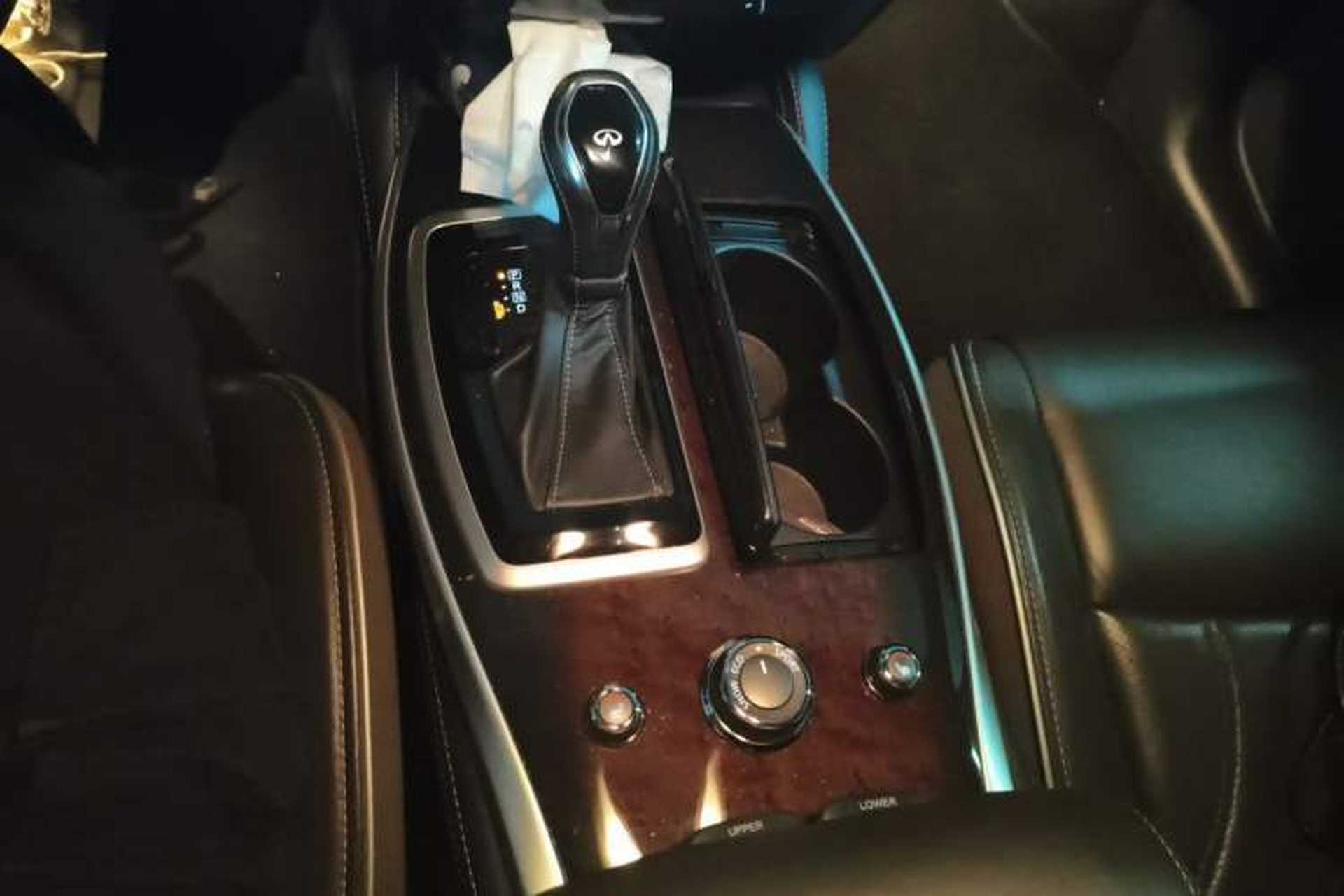 Used Infiniti QX60 2016 2.5 S/C Hybrid Two-Wheel-Drive Excellence Edition China V Standard Gear Lever