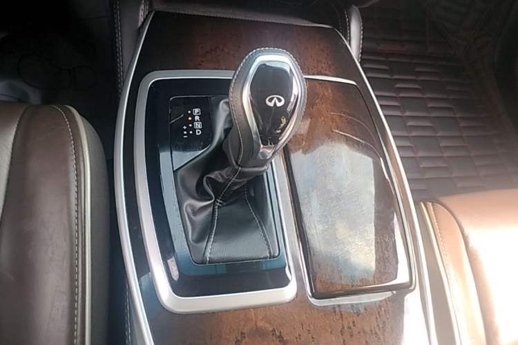Used Infiniti QX60 2016 2.5 S/C Hybrid Two-Wheel-Drive Excellence Edition China V Standard Gear Lever