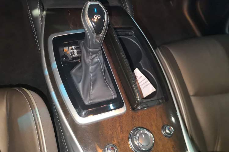 Used Infiniti QX60 2016 2.5 S/C Hybrid Two-Wheel-Drive Excellence Edition China V Standard Gear Lever