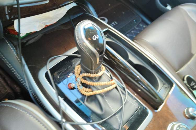 Used Infiniti QX60 2016 2.5 S/C Hybrid Two-Wheel-Drive Excellence Edition China V Standard Gear Lever