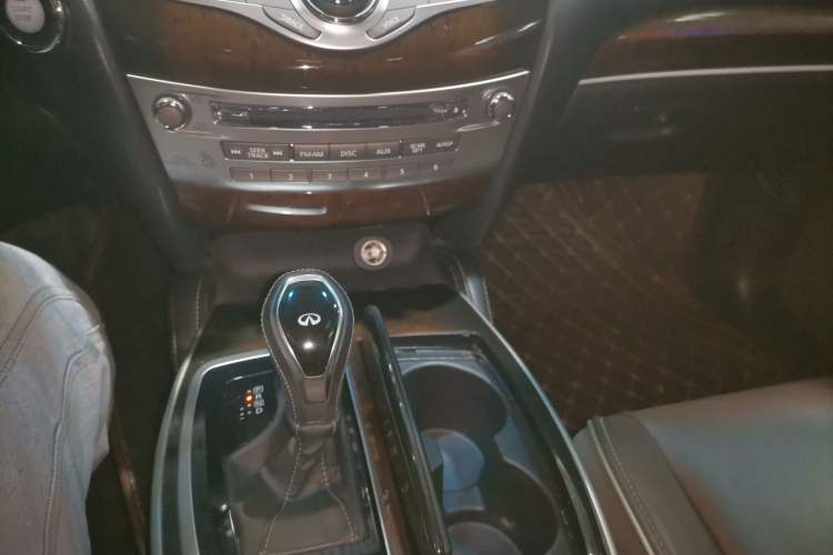 Used Infiniti QX60 2016 2.5 S/C Hybrid Two-Wheel-Drive Excellence Edition China V Standard Gear Lever