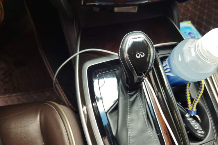 Used Infiniti QX60 2016 2.5 S/C Hybrid Two-Wheel-Drive Excellence Edition China V Standard Gear Lever