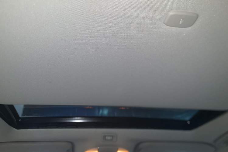 Used Infiniti QX60 2016 2.5 S/C Hybrid Two-Wheel-Drive Excellence Edition China V Standard Headliner