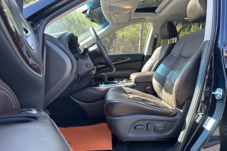Used Infiniti QX60 2016 2.5 S/C Hybrid Two-Wheel-Drive Excellence Edition China V Standard Interior 1