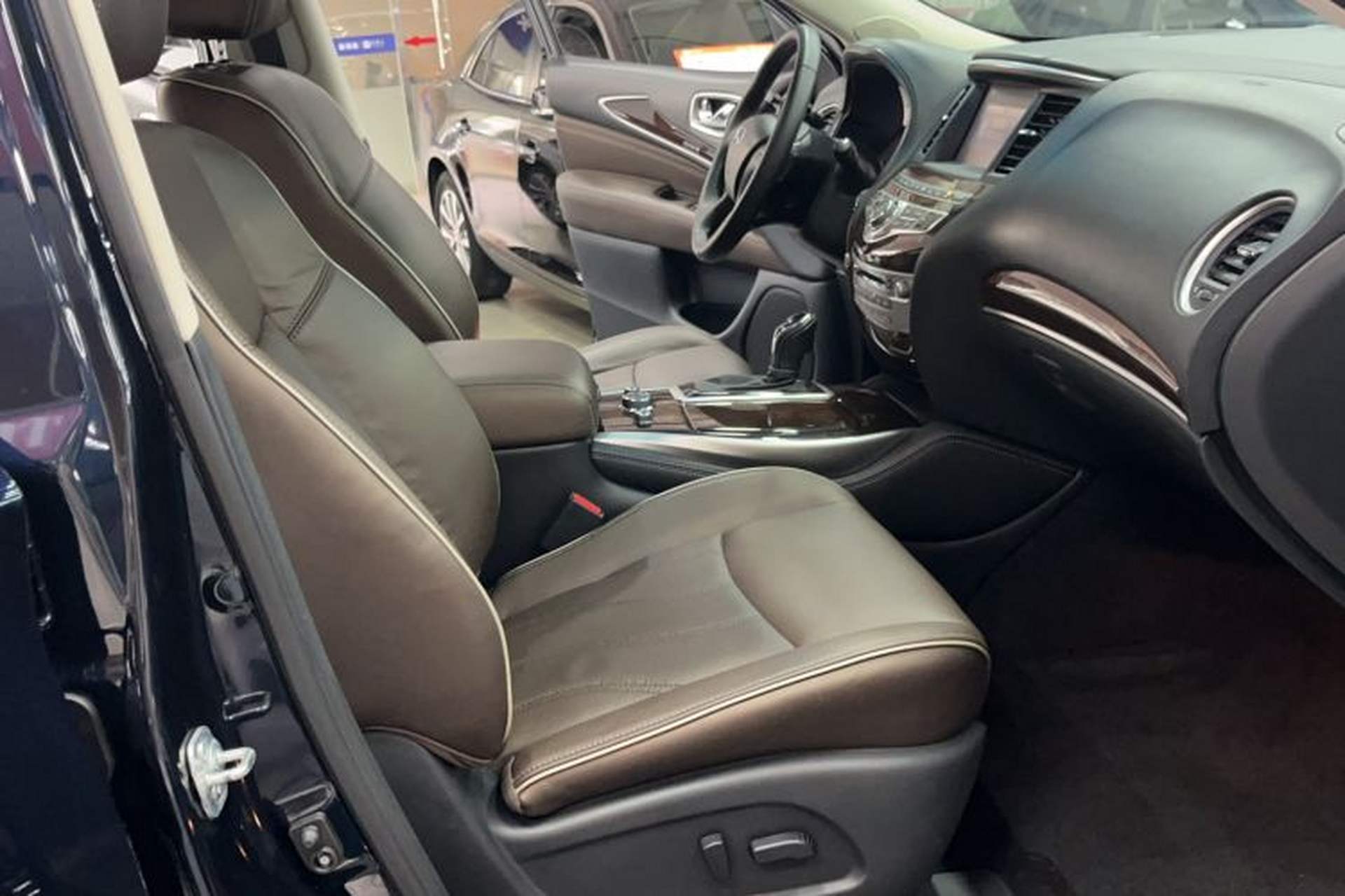 Used Infiniti QX60 2016 2.5 S/C Hybrid Two-Wheel-Drive Excellence Edition China V Standard Interior 8