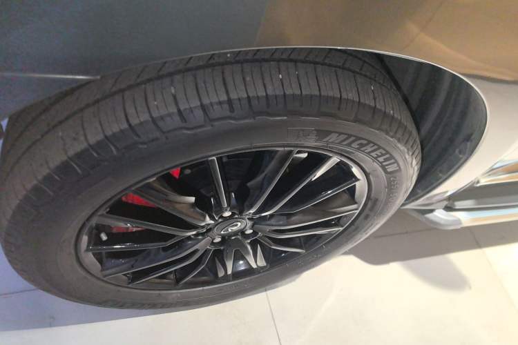 Used Infiniti QX60 2016 2.5 S/C Hybrid Two-Wheel-Drive Excellence Edition China V Standard Left Front Wheel Hub
