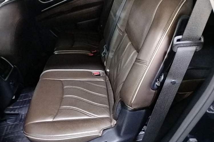 Used Infiniti QX60 2016 2.5 S/C Hybrid Two-Wheel-Drive Excellence Edition China V Standard Left Rear Seat