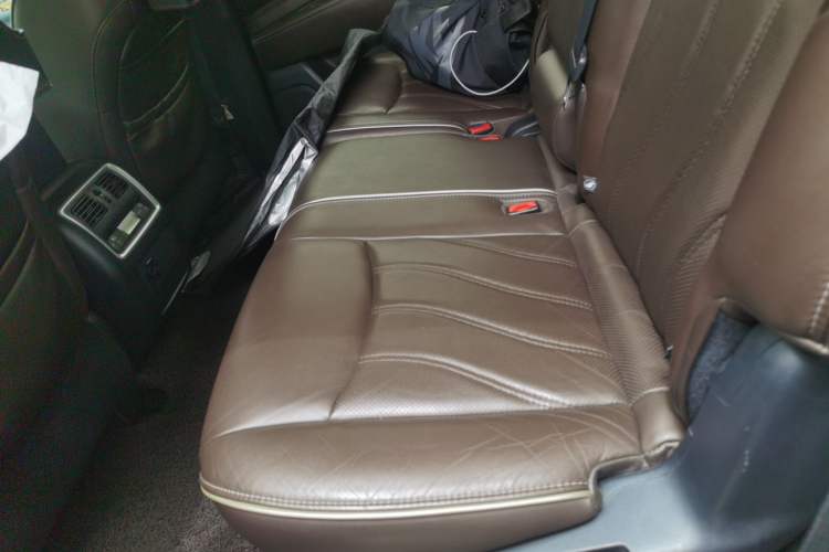 Used Infiniti QX60 2016 2.5 S/C Hybrid Two-Wheel-Drive Excellence Edition China V Standard Left Rear Seat