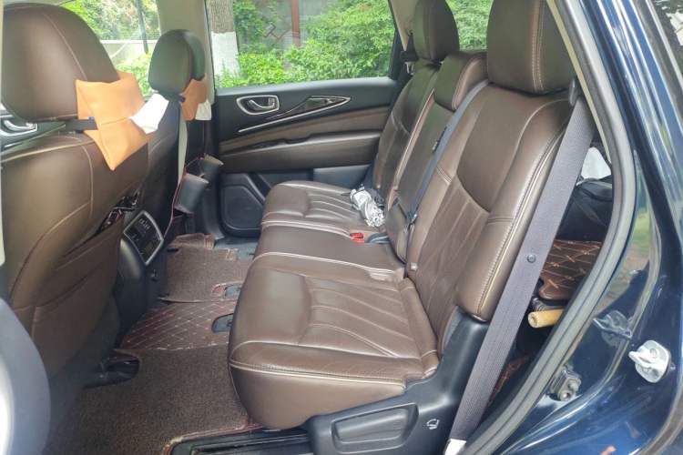 Used Infiniti QX60 2016 2.5 S/C Hybrid Two-Wheel-Drive Excellence Edition China V Standard Left Rear Seat