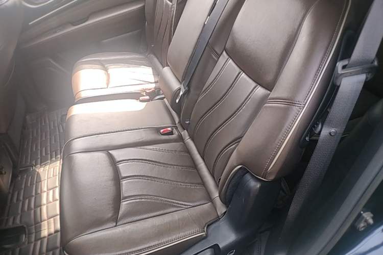Used Infiniti QX60 2016 2.5 S/C Hybrid Two-Wheel-Drive Excellence Edition China V Standard Left Rear Seat