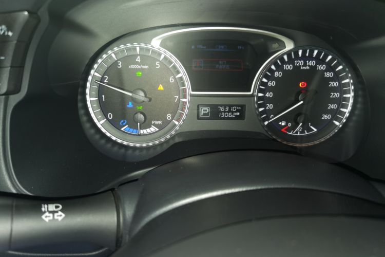 Used Infiniti QX60 2016 2.5 S/C Hybrid Two-Wheel-Drive Excellence Edition China V Standard Odometer Close Up