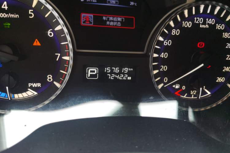Used Infiniti QX60 2016 2.5 S/C Hybrid Two-Wheel-Drive Excellence Edition China V Standard Odometer Close Up