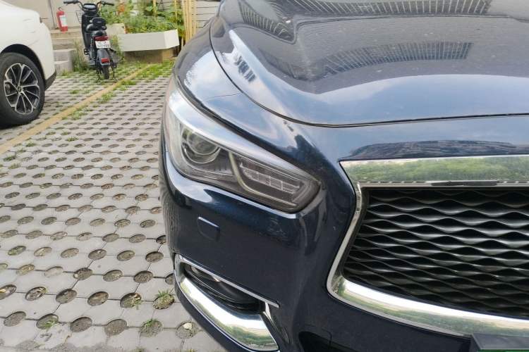 Used Infiniti QX60 2016 2.5 S/C Hybrid Four-Wheel Drive All-Terrain Version China V Emission Standard Right Front Headlight