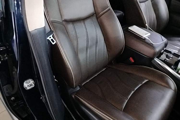 Used Infiniti QX60 2016 2.5 S/C Hybrid Two-Wheel-Drive Excellence Edition China V Standard Right Front Seat