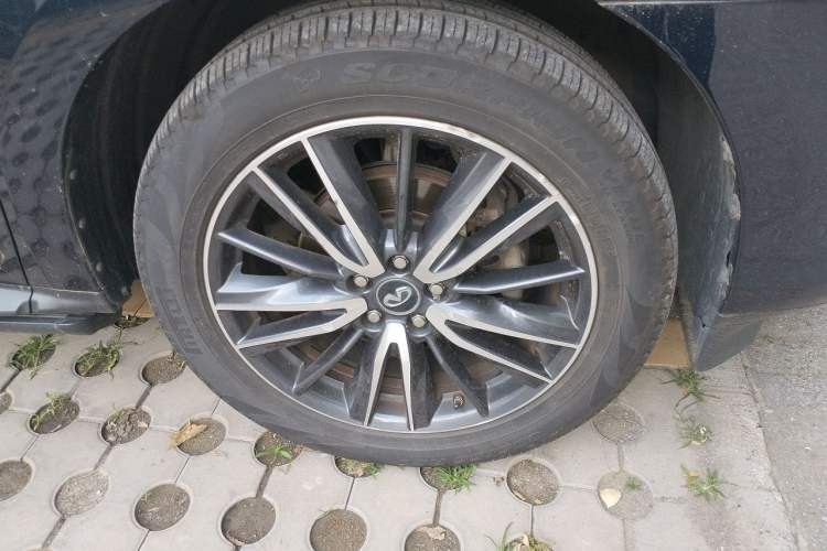Used Infiniti QX60 2016 2.5 S/C Hybrid Four-Wheel Drive All-Terrain Version China V Emission Standard Right Front Wheel Hub