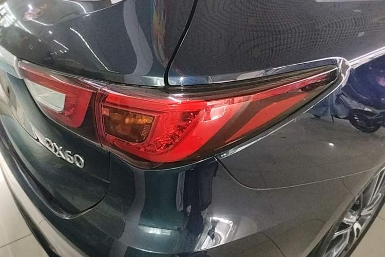 Used Infiniti QX60 2016 2.5 S/C Hybrid Two-Wheel-Drive Excellence Edition China V Standard Right Rear Taillight